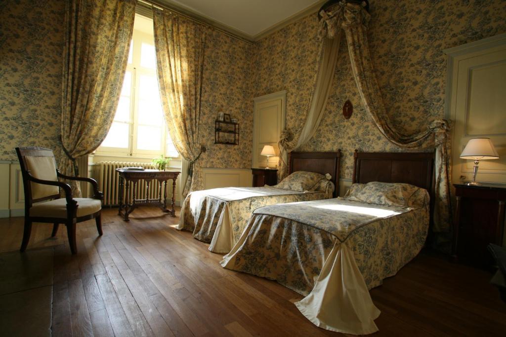Chateau De Beaujeu Sens-Beaujeu Rum bild